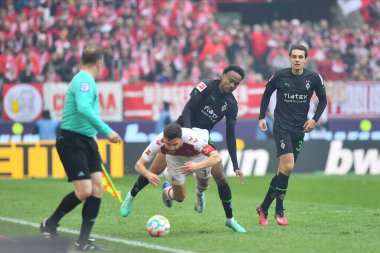 COLOGNE, ALMANY - 02.04.23 Bundesliga 1 'in futbol maçı. FC Koeln, Borussia Moenchengladbach 'a karşı. Rhein Enerji Stadyumunda