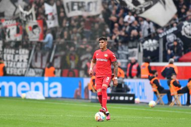 LEVERKUSEN, ALMANY - 08.04.23 Piero Hincapie. Bundesliga maçında Bayer 04 Leverkusen, Eintracht Frankfurt 'a karşı Bayarena' da