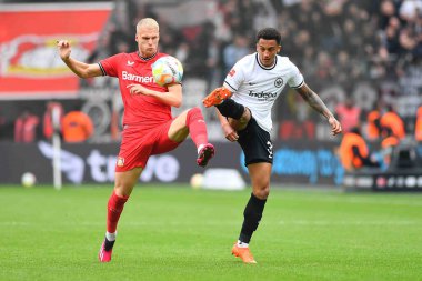 LEVERKUSEN, ALMANY - 08.04.23: Mitchel Bakker - Tuta. Bundesliga maçında Bayer 04 Leverkusen, Eintracht Frankfurt 'a karşı Bayarena' da