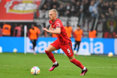 LEVERKUSEN, ALMANY - 08.04.23 Mitchel Bakker. Bundesliga maçında Bayer 04 Leverkusen, Eintracht Frankfurt 'a karşı Bayarena' da
