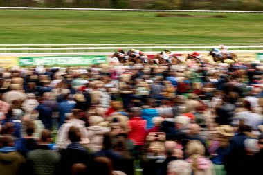 ALMANY, COLOGNE - 10 Nisan 2023: At yarışı FC-RENTAG