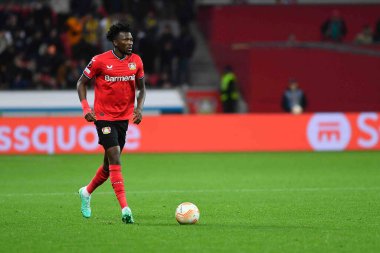 LEVERKUSEN, ALMANY - 13.04.23 Edmond Tapsoba. Maç UEFA Avrupa Ligi Bayer 04 Leverkusen, Bayarena 'da Royale Union Saint-Gilloise' e karşı.