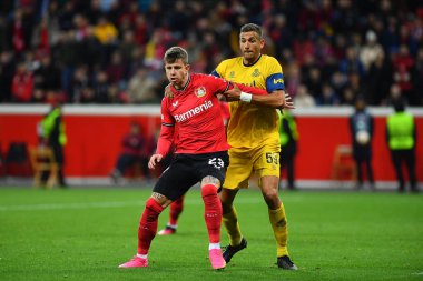 LEVERKUSEN, ALMANY - 13.04.23: Adam Hlozek, Ismael Kandouss. Maç UEFA Avrupa Ligi Bayer 04 Leverkusen, Bayarena 'da Royale Union Saint-Gilloise' e karşı.