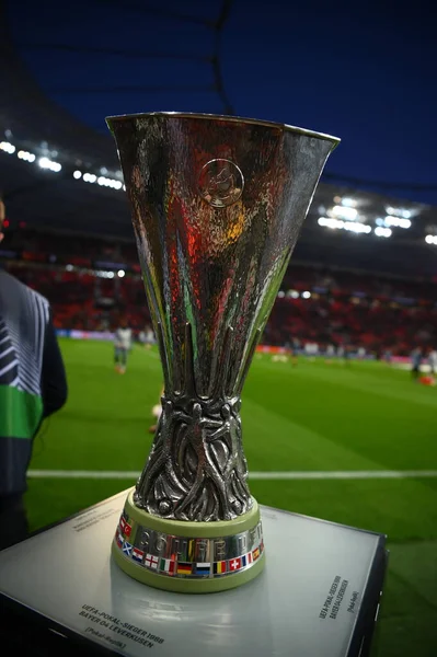 欧洲足联欧洲杯 欧洲足联每年颁发给赢得欧洲足联欧洲杯的足球俱乐部的奖杯 — 图库照片