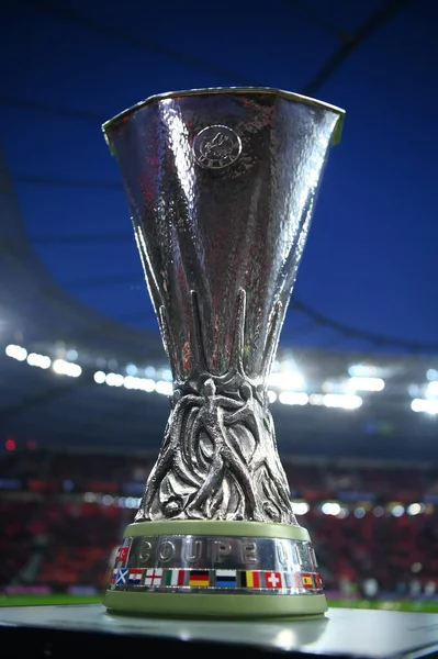 欧洲足联欧洲杯 欧洲足联每年颁发给赢得欧洲足联欧洲杯的足球俱乐部的奖杯 — 图库照片