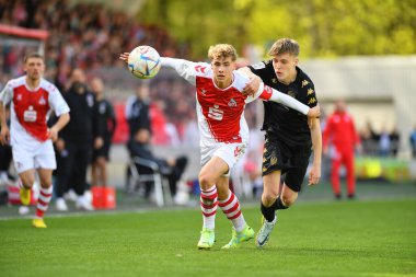 COLOGNE, ALMANY - 14.04.23 Meiko Waeschenbach. Jungen Bundesliga 1 'in futbol maçı. FC Koeln U19, Rhein Enerji Stadyumu 'nda Mainz U19' a karşı.