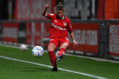 GERMANY, LEVERKUSEN - 21 Nisan 2023: Kristin Koegel, Bayanlar Bundesliga Bayer 04 Leverkusen - TSG 1899 Hoffenheim 