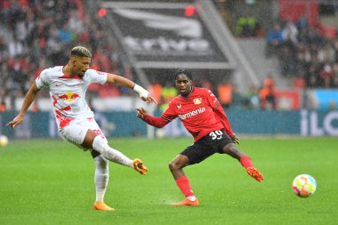 LEVERKUSEN, ALMANY - 23.04.23 Jeremie Frimpong. Bundesliga maçı Bayer 04 Leverkusen, Bayarena 'da Red Bull Leipzig' e karşı.