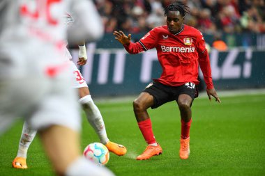 LEVERKUSEN, ALMANY - 23.04.23 Jeremie Frimpong. Bundesliga maçı Bayer 04 Leverkusen, Bayarena 'da Red Bull Leipzig' e karşı.