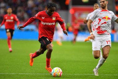 LEVERKUSEN, ALMANY - 23.04.23 Jeremie Frimpong. Bundesliga maçı Bayer 04 Leverkusen, Bayarena 'da Red Bull Leipzig' e karşı.
