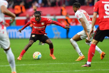 LEVERKUSEN, ALMANY - 23.04.23 Jeremie Frimpong. Bundesliga maçı Bayer 04 Leverkusen, Bayarena 'da Red Bull Leipzig' e karşı.
