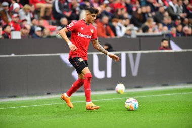 LEVERKUSEN, ALMANY - 23.04.23 Piero Hincapie. Bundesliga maçı Bayer 04 Leverkusen, Bayarena 'da Red Bull Leipzig' e karşı.