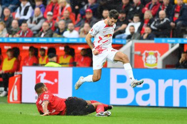 LEVERKUSEN, ALMANY - 23.04.23: Dominik Szoboszlai, Jonathan Tah. Bundesliga maçı Bayer 04 Leverkusen, Bayarena 'da Red Bull Leipzig' e karşı.