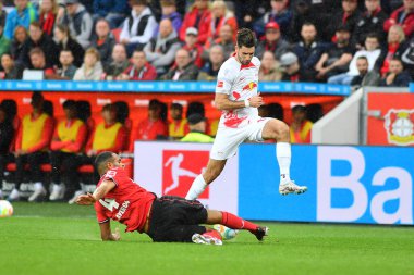 LEVERKUSEN, ALMANY - 23.04.23: Dominik Szoboszlai, Jonathan Tah. Bundesliga maçı Bayer 04 Leverkusen, Bayarena 'da Red Bull Leipzig' e karşı.