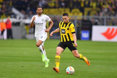 GERMANY, DORTMUND - 22 Nisan 2023 Raphael Guerreiro. Bundesliga Borussia Dortmund-Eintracht maçı Iduna Park Sinyali 'nde.
