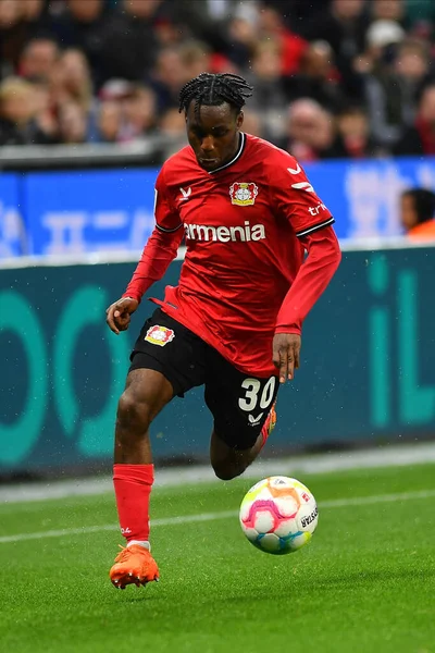 LEVERKUSEN, ALMANY - 23.04.23 Jeremie Frimpong. Bundesliga maçı Bayer 04 Leverkusen, Bayarena 'da Red Bull Leipzig' e karşı.