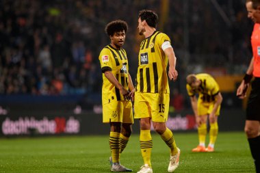 BOCHUM, ALMANY - 28 Nisan 2023: Mats Hummels, Karim Adeyemi. Bundesliga VfL Bochum 1848 'de Vonovia Ruhr Stadyumu' nda Borussia Dortmund 'a karşı oynanan futbol maçı.