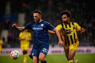 BOCHUM, ALMANY - 28 Nisan 2023: Karim Adeyemi, Ivan Ordetsi. Bundesliga VfL Bochum 1848 'de Vonovia Ruhr Stadyumu' nda Borussia Dortmund 'a karşı oynanan futbol maçı.