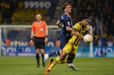 BOCHUM, ALMANY - 28 Nisan 2023: Jude Bellingham. Bundesliga VfL Bochum 1848 'de Vonovia Ruhr Stadyumu' nda Borussia Dortmund 'a karşı oynanan futbol maçı.