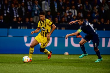 BOCHUM, ALMANY - 28 Nisan 2023: Jude Bellingham. Bundesliga VfL Bochum 1848 'de Vonovia Ruhr Stadyumu' nda Borussia Dortmund 'a karşı oynanan futbol maçı.