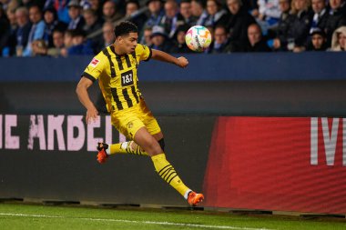 BOCHUM, ALMANY - 28 Nisan 2023: Jude Bellingham. Bundesliga VfL Bochum 1848 'de Vonovia Ruhr Stadyumu' nda Borussia Dortmund 'a karşı oynanan futbol maçı.