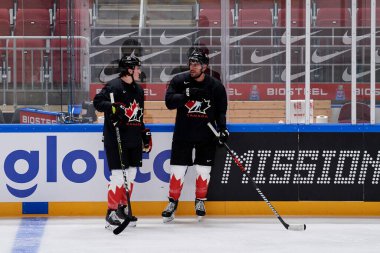 RIGA, LATVIA - 11 Mayıs 2022 Kanada Antrenman Takımı. IIHF 2023 Buz Hokeyi Dünya Şampiyonası