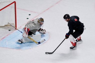 RIGA, LATVIA - 11 Mayıs 2022: HOFER Joel. Kanada antrenman takımı. IIHF 2023 Buz Hokeyi Dünya Şampiyonası