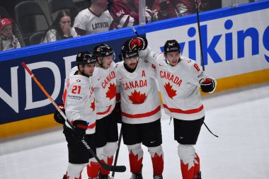 LATVIA, RIGA - 12.05.23: gülüş Scott, GLASS Cody, QUINN Jack, WEEGER Mackenzie. Letonya-Kanada maçı. IIHF 2023 Buz Hokeyi Dünya Şampiyonası