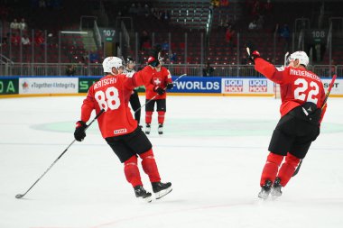 LATVIA, RIGA - 14.05.23 BERTSCHY Christoph, NiEDERREITER Nino. Norveç, İsviçre 'ye karşı. IIHF 2023 Buz Hokeyi Dünya Şampiyonası Arena Riga 'da