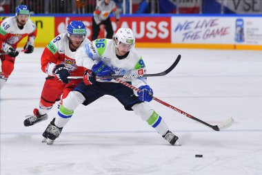 LATVIA, RIGA - 18.05.23: MASIC Bine, BERANEK Ondrej. Çek Cumhuriyeti, Slovenya 'ya karşı. IIHF 2023 Buz Hokeyi Dünya Şampiyonası Arena Riga 'da