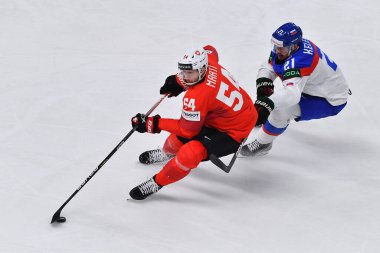 LATVIA, RIGA - 18.05.23 MARTI Christian, KELEMEN Milos. İsviçre, Slovakya 'ya karşı. IIHF 2023 Buz Hokeyi Dünya Şampiyonası Arena Riga 'da