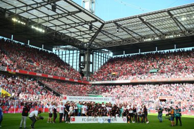 COLOGNE, Almanya - 27 Mayıs 2023: Bayern Şampiyonları. Bundesliga 1 'in futbol maçı. FC Koeln, FC Bayern Münih 'e karşı. Rhein Enerji Stadyumunda