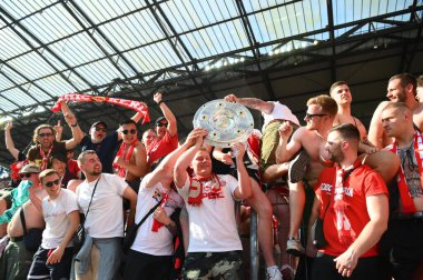 COLOGNE, Almanya - 27 Mayıs 2023: Bundesliga Kupası hayranları. Bayern Şampiyonları. Bundesliga 1 'in futbol maçı. FC Koeln, FC Bayern Münih 'e karşı. Rhein Enerji Stadyumunda