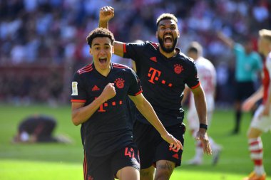 COLOGNE, ALMANY - 27 Mayıs 2023: Jamal Musiala. Bundesliga 1 'in futbol maçı. FC Koeln, FC Bayern Münih 'e karşı. Rhein Enerji Stadyumunda