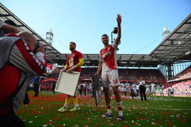 COLOGNE, ALMANY - 27 Mayıs 2023 Timo Horn, Jonas Hector. Bundesliga 1 'in futbol maçı. FC Koeln, FC Bayern Münih 'e karşı. Rhein Enerji Stadyumunda
