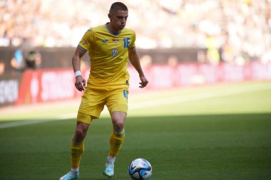 BREmen, Almanya - 12 Haziran 2023: Vitalii Mykolenko. Dost futbol maçı Almanya - Weser Stadyumu 'nda Ukrayna