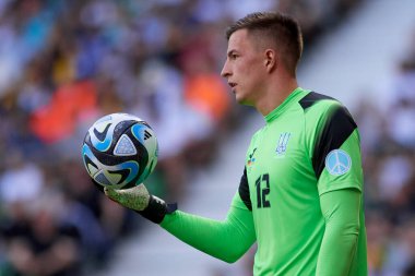 BREmen, Almanya - 12 Haziran 2023 Anatoliy Trubin. Dost futbol maçı Almanya - Weser Stadyumu 'nda Ukrayna