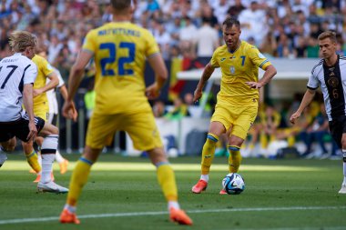 BREMEN, GERMANY - 12 Haziran 2023: Joshua Kimmich, Andriy Yarmolenko (kaptan), Almanya - Weser Stadyumu 'nda Ukrayna
