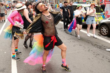 COLOGNE, GERMANY - 9 HAZİRAN 2023: Christopher Street Day Sokak Yürüyüşü 'nün (CSD) katılımcısı, Gay Pride. LGBT 
