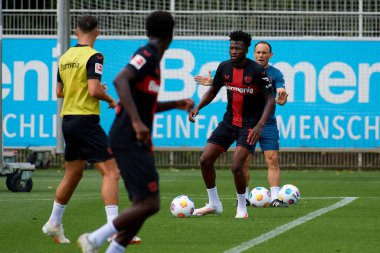 LEVERKUSEN, ALMANY - 18.07.23 Edmond Tapsoba. Bayarena 'da sezon öncesi antrenman FC Bayer 04 Leverkusen