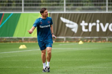 LEVERKUSEN, ALMANY - 11.07.23: Xabi Alonso. Bayarena 'da sezon öncesi antrenman FC Bayer 04 Leverkusen