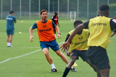 LEVERKUSEN, ALMANY - 11.07.23: Xabi Alonso. Bayarena 'da sezon öncesi antrenman FC Bayer 04 Leverkusen