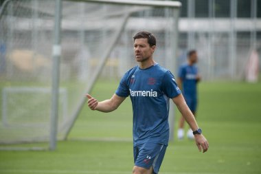 LEVERKUSEN, ALMANY - 11.07.23: Xabi Alonso. Bayarena 'da sezon öncesi antrenman FC Bayer 04 Leverkusen