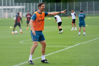 LEVERKUSEN, ALMANY - 11.07.23: Xabi Alonso. Bayarena 'da sezon öncesi antrenman FC Bayer 04 Leverkusen