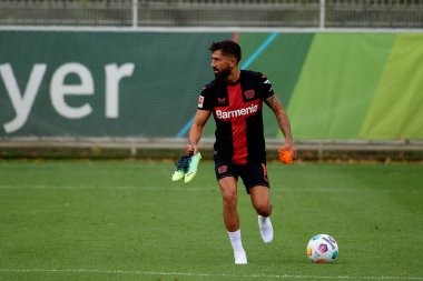 LEVERKUSEN, ALMANY - 18.07.23: Kerem Demirbay. Bayarena 'da sezon öncesi antrenman FC Bayer 04 Leverkusen
