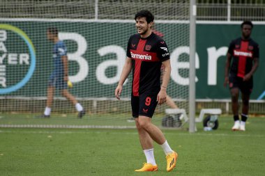 LEVERKUSEN, ALMANY - 18.07.23: Sardar Azmoun. Bayarena 'da sezon öncesi antrenman FC Bayer 04 Leverkusen
