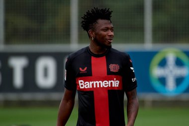 LEVERKUSEN, ALMANY - 18.07.23 Edmond Tapsoba. Bayarena 'da sezon öncesi antrenman FC Bayer 04 Leverkusen
