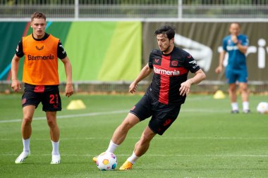LEVERKUSEN, ALMANY - 18.07.23: Sardar Azmoun. Bayarena 'da sezon öncesi antrenman FC Bayer 04 Leverkusen