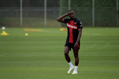 LEVERKUSEN, ALMANY - 18.07.23 Moussa Diaby. Bayarena 'da sezon öncesi antrenman FC Bayer 04 Leverkusen