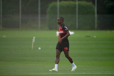LEVERKUSEN, ALMANY - 18.07.23 Moussa Diaby. Bayarena 'da sezon öncesi antrenman FC Bayer 04 Leverkusen
